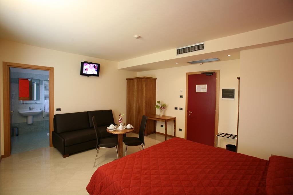 Hotel 5 Vie Almenno San Salvatore Oda fotoğraf