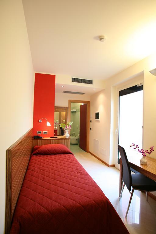 Hotel 5 Vie Almenno San Salvatore Oda fotoğraf